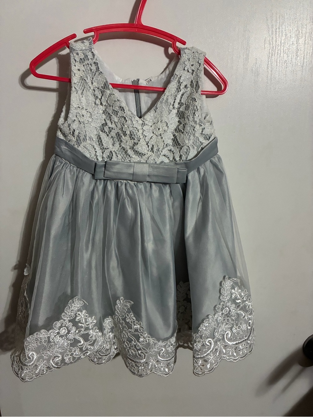 Girls Lace Bodice Silver-Gray Party Dress with Bow